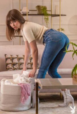 European Short Girl Escorts in Sector 37 Pace City Gurgaon